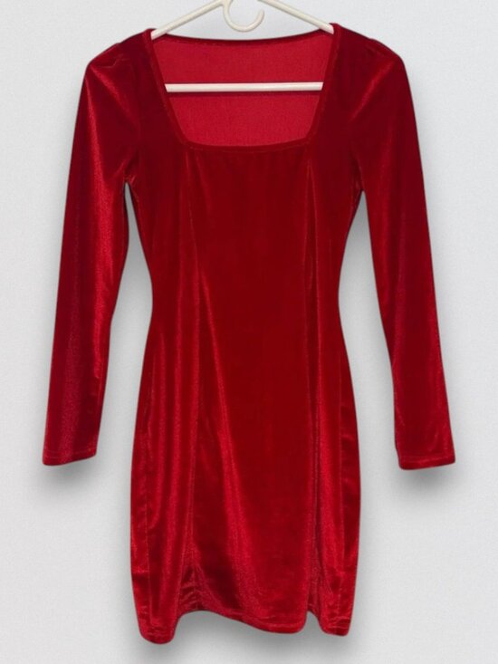 Dresses & Skirts - Red Velvet Long Sleeve Bodycon Mini Dress Small